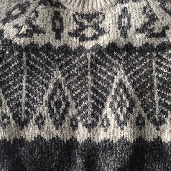 Aritzia cropped wool sweater - Picture 4 of 4